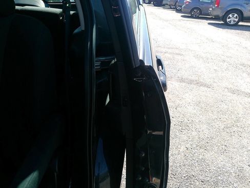 Used 2012 MAZDA MAZDA5 Sport image 33