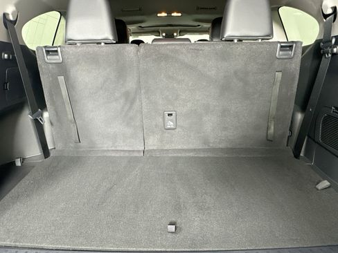 Used 2023 Toyota Highlander XLE image 26