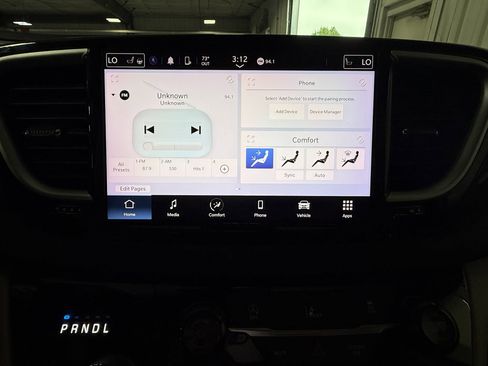 Used 2022 Chrysler Pacifica Touring-L FWD image 24