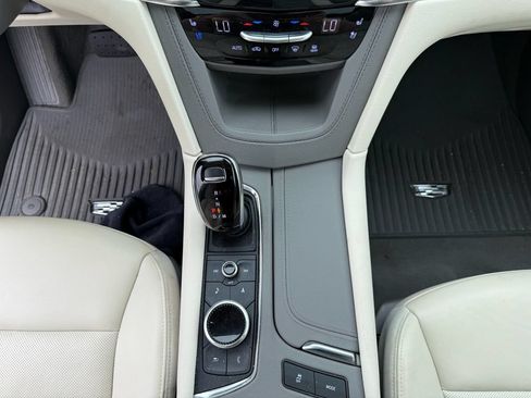 Used 2023 Cadillac XT6 Premium Luxury AWD/4WD image 10