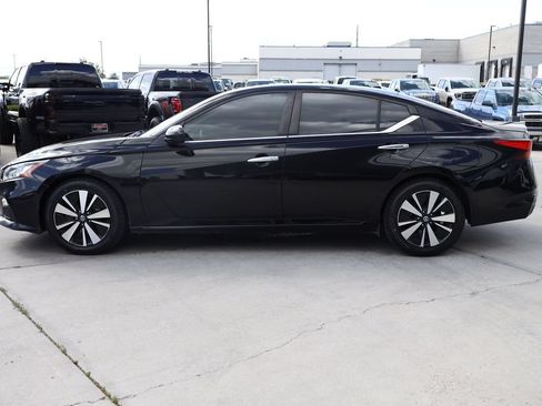 Used 2021 Nissan Altima 2.5 SV FWD image 3