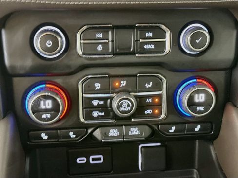 Used 2023 Chevrolet Tahoe Z71 AWD/4WD image 17