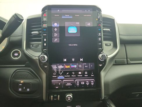 New 2026 RAM 2500 Laramie AWD/4WD image 15