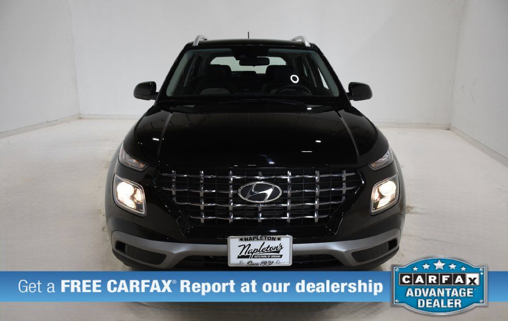 Certified 2025 Hyundai Venue SEL FWD image 3