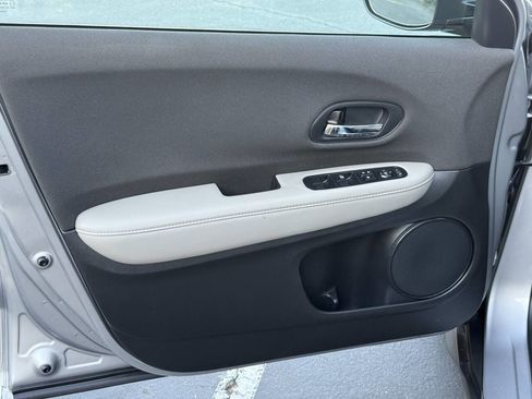 Used 2020 Honda HR-V LX image 14
