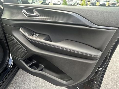 New 2025 Jeep Grand Cherokee Altitude image 16