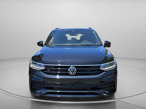 Used 2024 Volkswagen Tiguan SE R-Line FWD image 9
