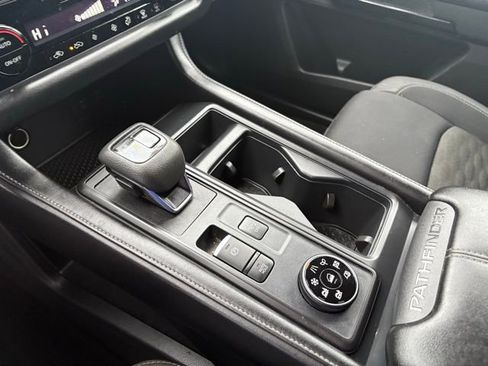 Used 2024 Nissan Pathfinder S image 20