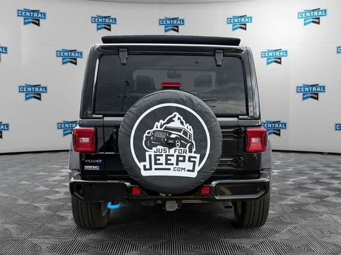 Used 2023 Jeep Wrangler Unlimited Sahara AWD/4WD image 5