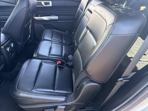 Used 2022 Ford Explorer XLT w/ Equipment Group 202A AWD/4WD image 21