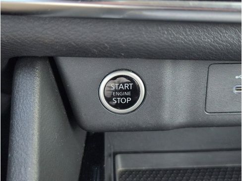 Used 2023 Nissan Rogue S image 18