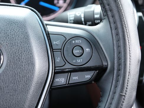 Used 2023 Toyota Venza XLE AWD/4WD image 21