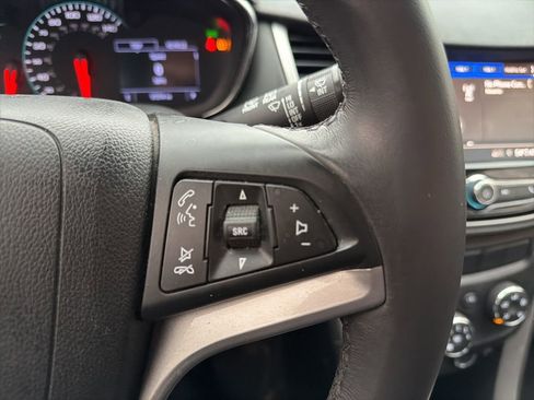 Used 2020 Chevrolet Trax LT w/ LT Convenience Package image 13