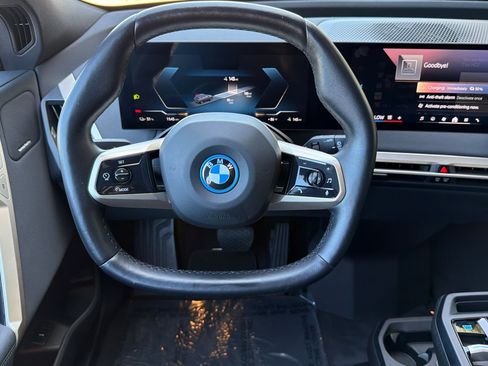 Used 2024 BMW iX xDrive50 w/ Premium Package AWD/4WD image 18