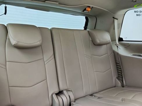 Used 2015 Cadillac Escalade Luxury RWD image 28