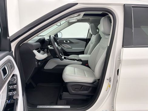 Used 2025 Ford Explorer Platinum w/ Ultimate Package AWD/4WD image 5