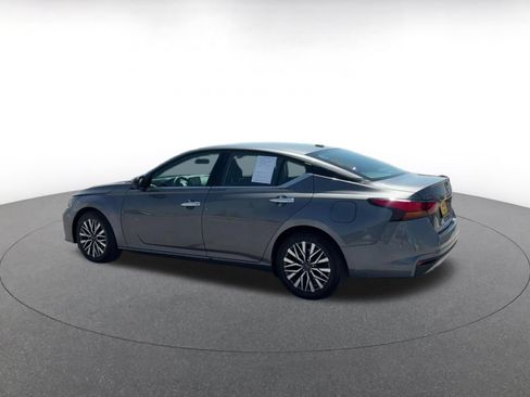 Used 2025 Nissan Altima 2.5 SV FWD image 10