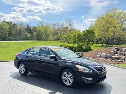 Used 2013 Nissan Altima 2.5 SL w/ Technology Pkg FWD image 1
