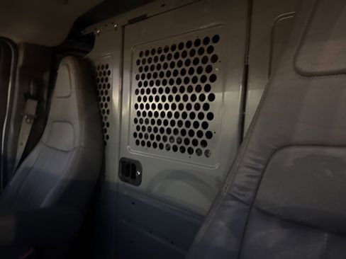 Used 2018 Chevrolet Express 2500 Extended image 13