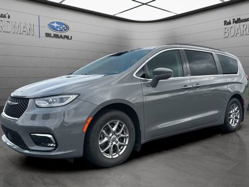Used 2021 Chrysler Pacifica Touring w/ Cold Weather Group FWD image 10