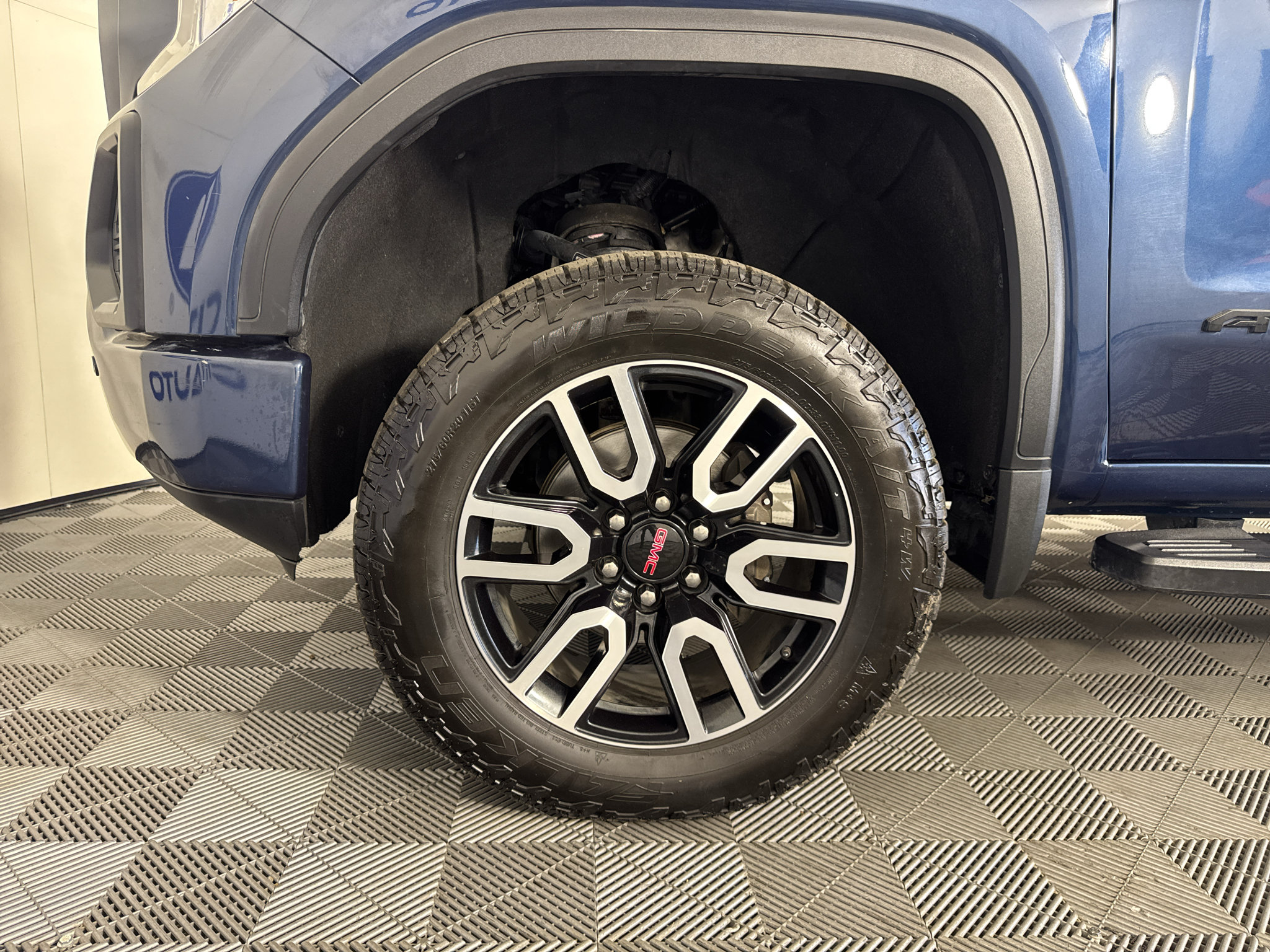 Used 2019 GMC Sierra 1500 AT4 w/ AT4 Premium Package AWD/4WD image 9