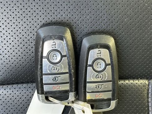 Used 2022 Ford Expedition Max XLT image 20