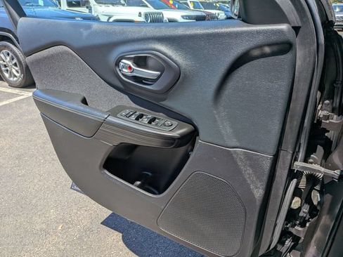 Used 2014 Jeep Cherokee Latitude w/ Comfort/Convenience Group AWD/4WD image 24
