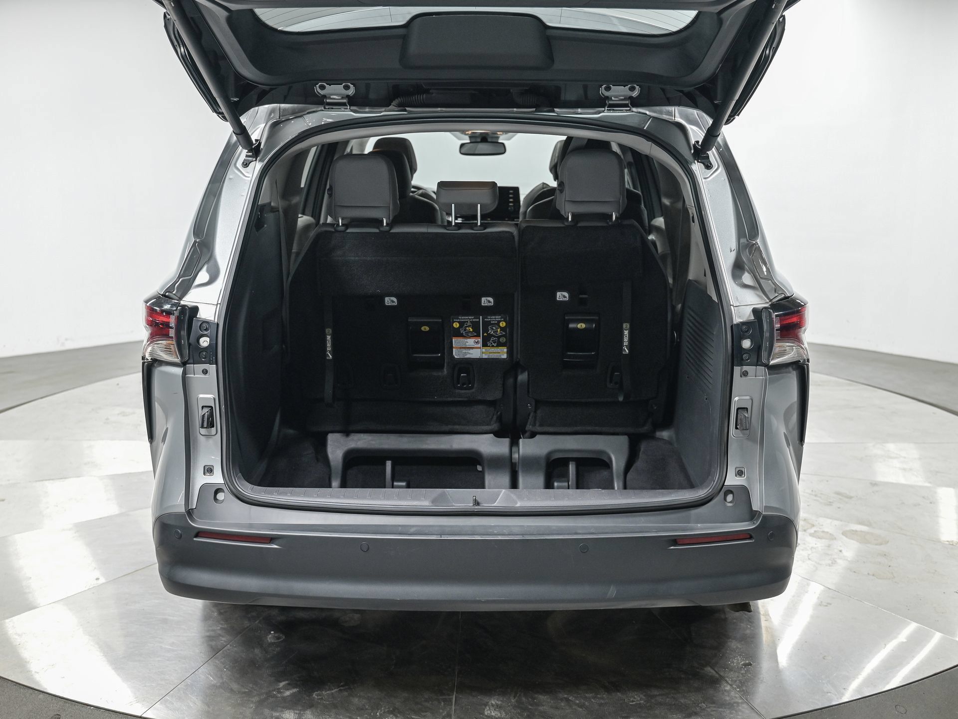 Used 2024 Toyota Sienna XLE w/ XLE Plus Package FWD image 6