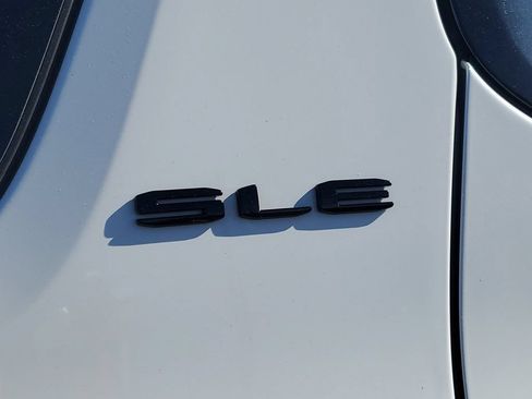 Used 2023 GMC Acadia SLE w/ Driver Convenience Package AWD/4WD image 6