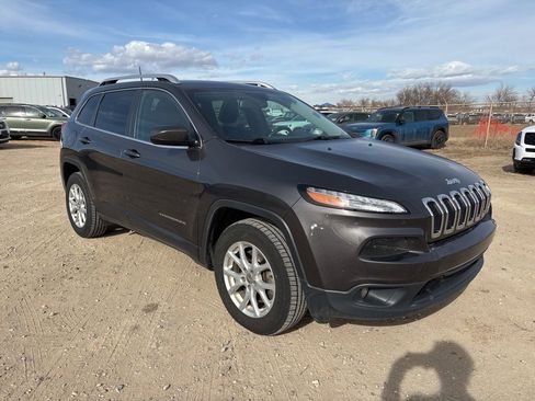 Used 2017 Jeep Cherokee Latitude w/ Cold Weather Group image 7