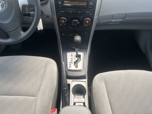 Used 2010 Toyota Corolla LE FWD image 19