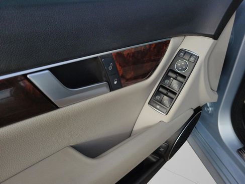 Used 2013 Mercedes-Benz C 250 Sedan image 30