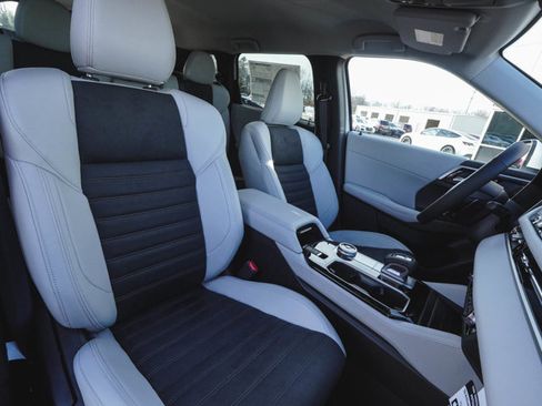 New 2026 Mitsubishi Outlander SE image 42