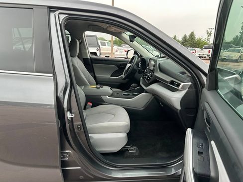Used 2023 Toyota Highlander L FWD image 30