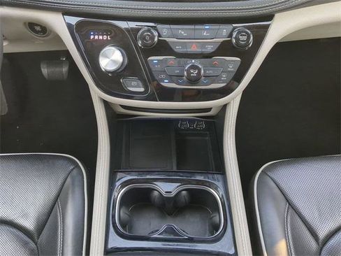 Certified 2024 Chrysler Pacifica Limited image 23