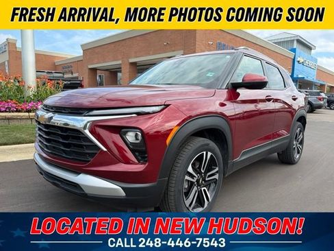 Used 2024 Chevrolet TrailBlazer LT w/ LT Cold Weather Package AWD/4WD image 1