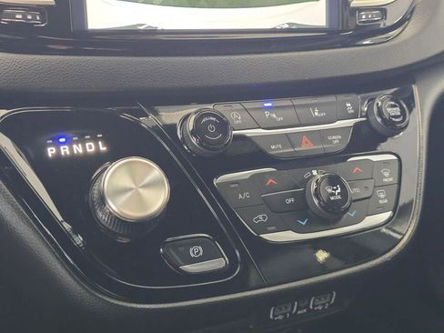 Used 2025 Chrysler Pacifica Select image 30