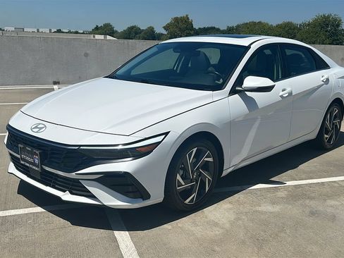 Used 2025 Hyundai Elantra Limited FWD image 9