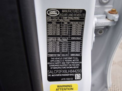 Used 2020 Land Rover Discovery Sport SE image 29