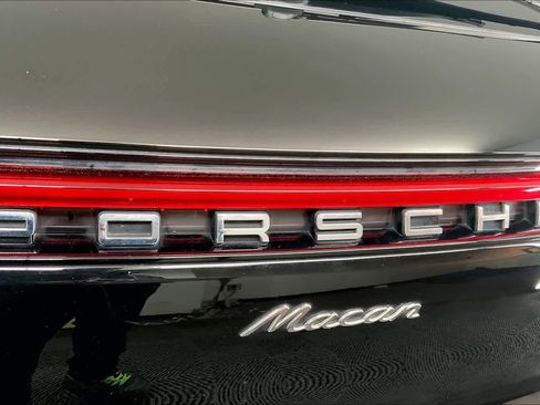 Used 2020 Porsche Macan image 32