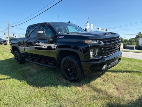 Used 2022 Chevrolet Silverado 2500 LT w/ Midnight Edition AWD/4WD image 6