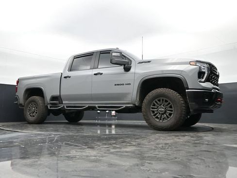 Used 2025 Chevrolet Silverado 2500 ZR2 w/ Technology Package AWD/4WD image 38