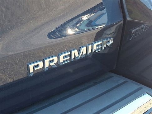 Used 2020 Chevrolet Suburban Premier image 31