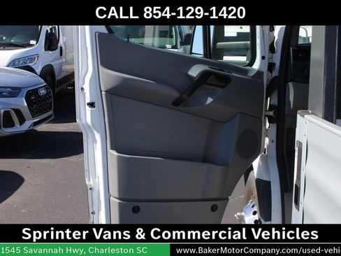 Used 2015 Freightliner Sprinter 3500 RWD image 15