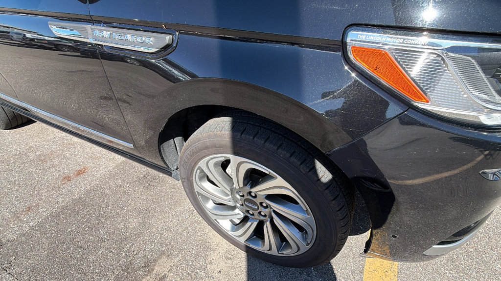 Used 2023 Lincoln Navigator Reserve RWD image 10