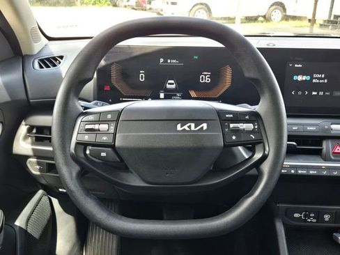 Used 2025 Kia K4 LXS image 22