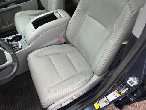 Used 2017 Toyota Highlander Limited AWD/4WD image 13