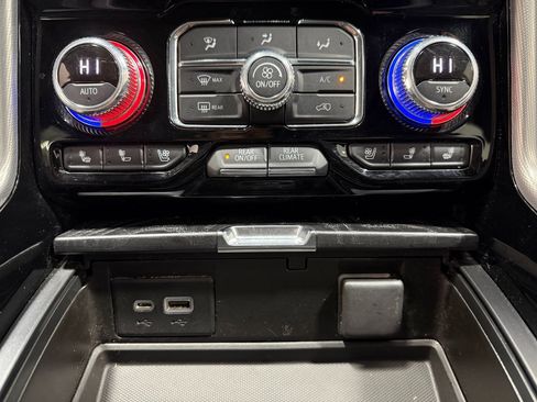 Used 2022 GMC Yukon XL Denali image 15