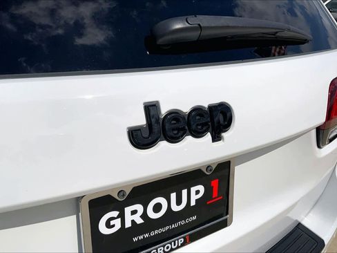 Used 2020 Jeep Grand Cherokee Altitude image 29