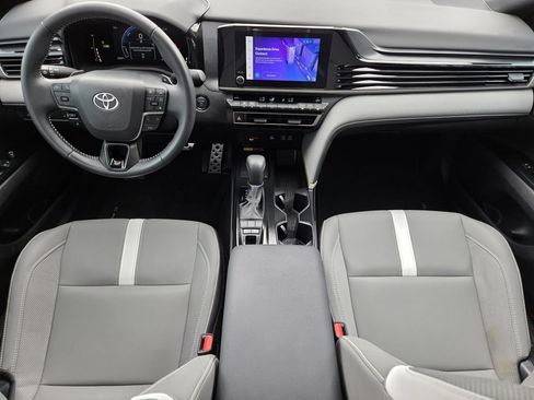 Used 2025 Toyota Camry SE w/ Convenience Package FWD image 5